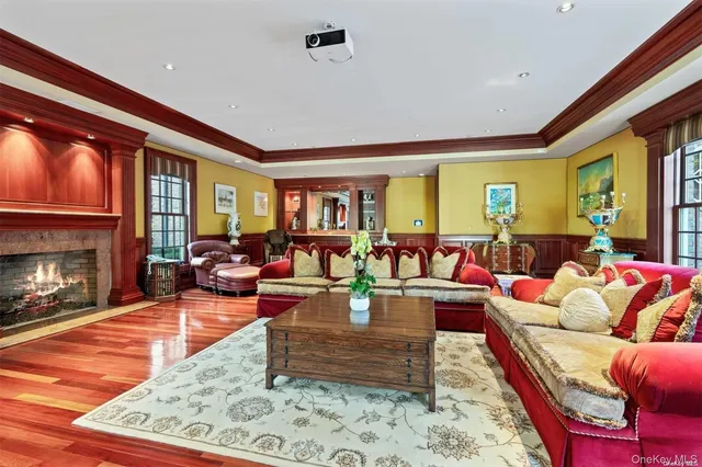 $10,800,000 | 660 Chicken Valley Road, Locust Valley, NY 11560