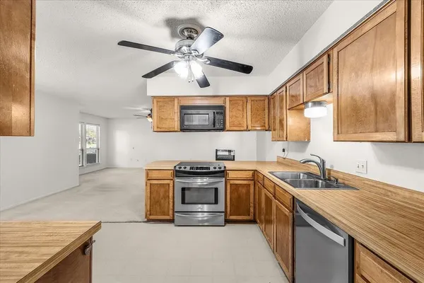 $318,500 | 2709 Willow Bend Court, Bedford, TX 76021