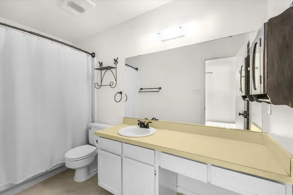 $318,500 | 2709 Willow Bend Court, Bedford, TX 76021