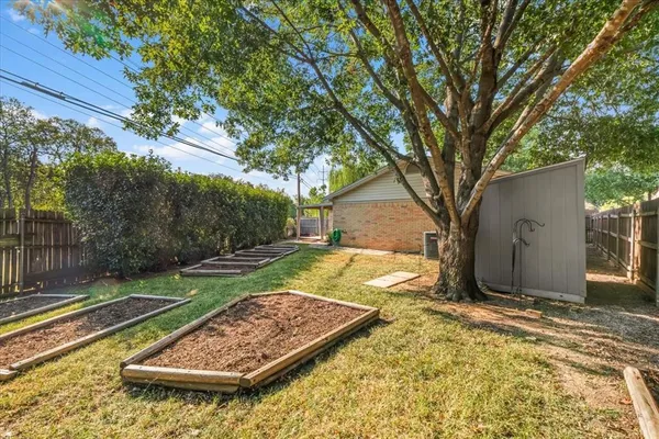 $318,500 | 2709 Willow Bend Court, Bedford, TX 76021