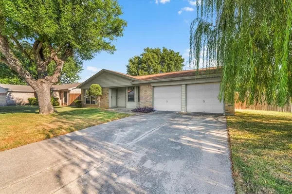 $318,500 | 2709 Willow Bend Court, Bedford, TX 76021