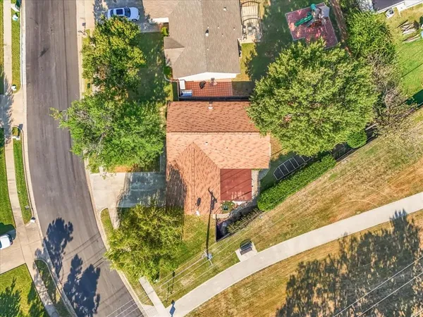 $318,500 | 2709 Willow Bend Court, Bedford, TX 76021