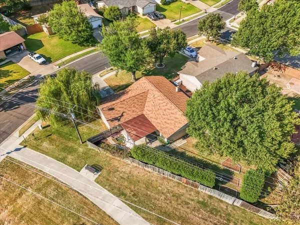 $318,500 | 2709 Willow Bend Court, Bedford, TX 76021