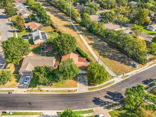 $318,500 | 2709 Willow Bend Court, Bedford, TX 76021