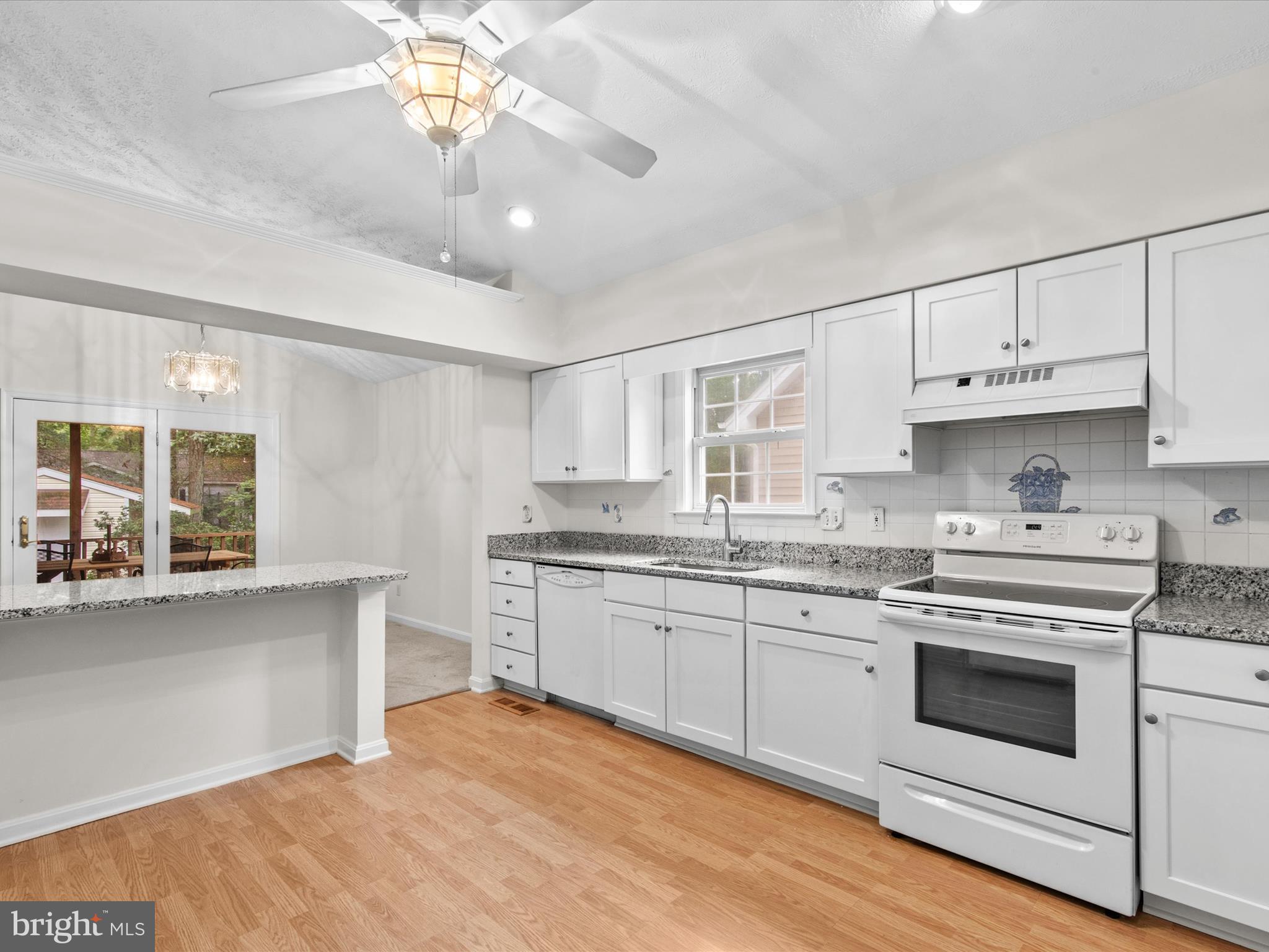 33 Pinehurst Road Berlin, MD 21811 - Photo 13 of 36 Wide open kitchen plan