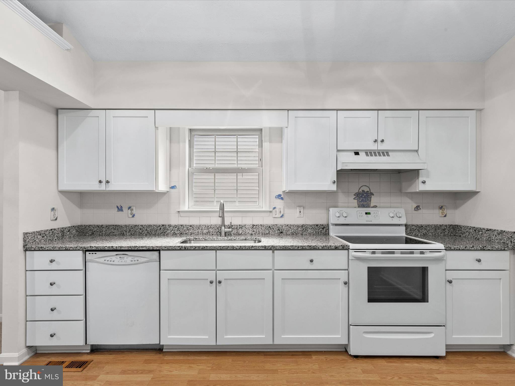 33 Pinehurst Road Berlin, MD 21811 - Photo 15 of 36 New cabinet doors & Drawers