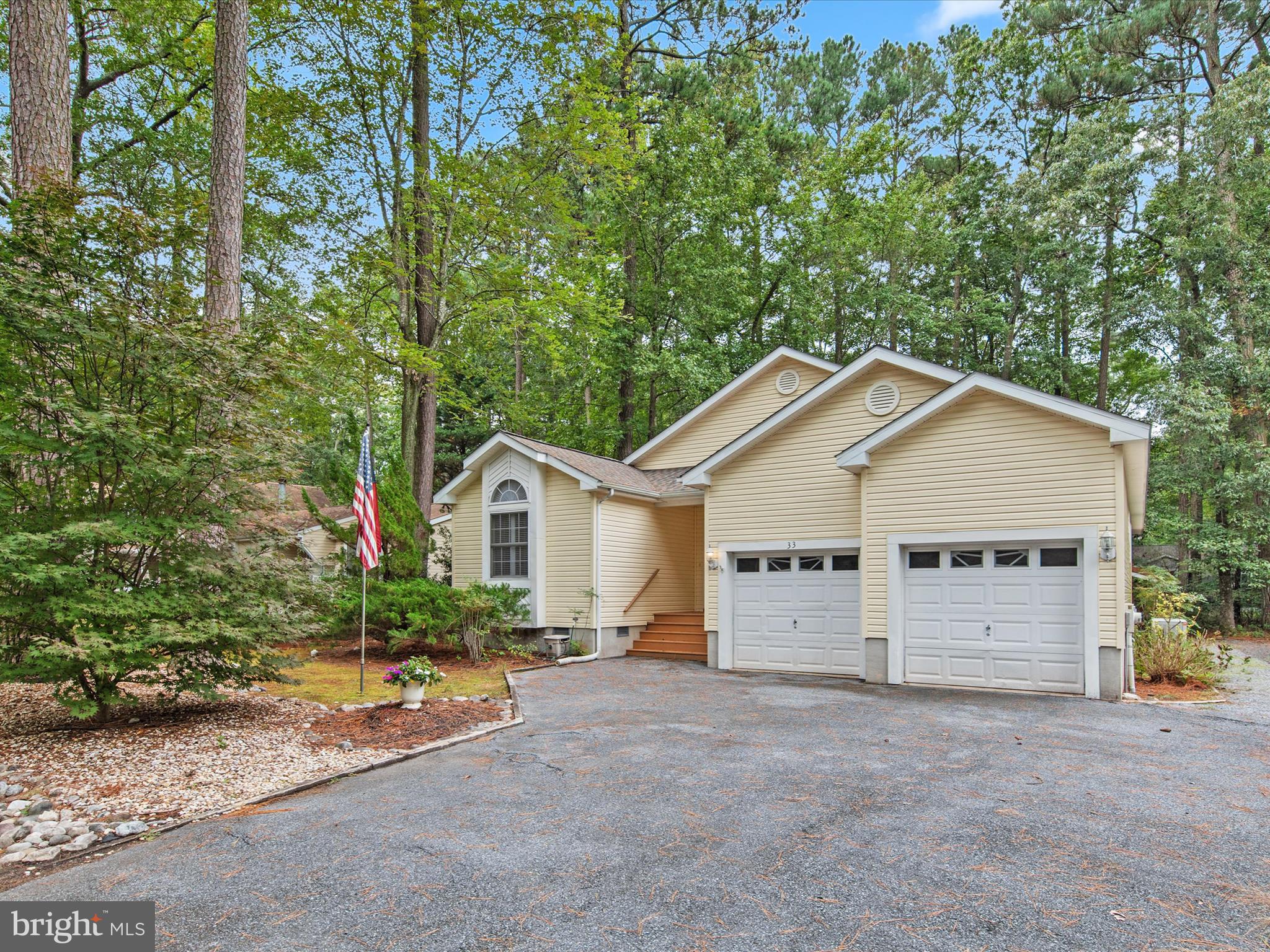 33 Pinehurst Road Berlin, MD 21811 - Photo 2 of 36 Bright, modern