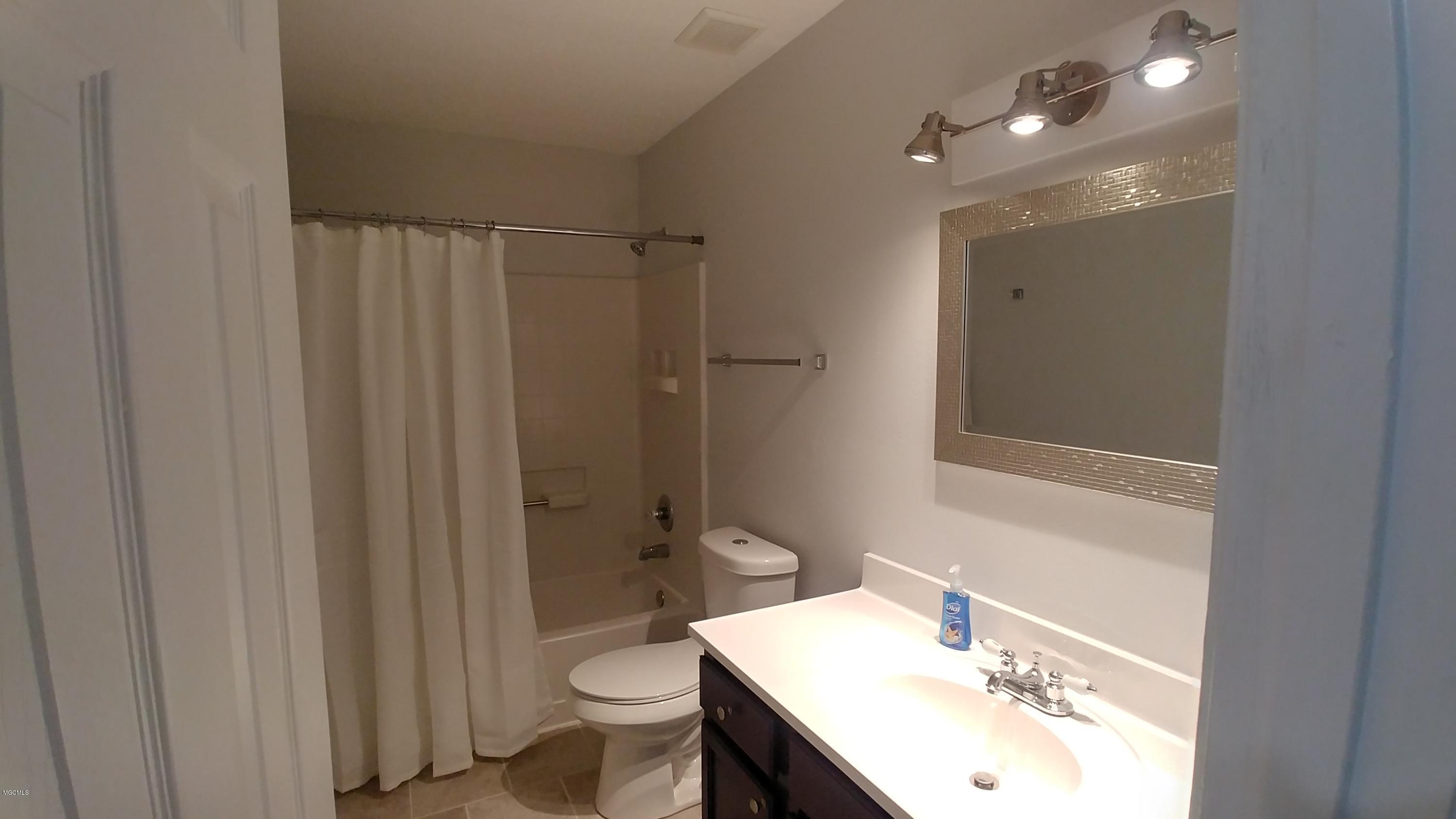 13125 Williams Road Gulfport, MS 39503 - Photo 14 of 30 Bathroom 2a