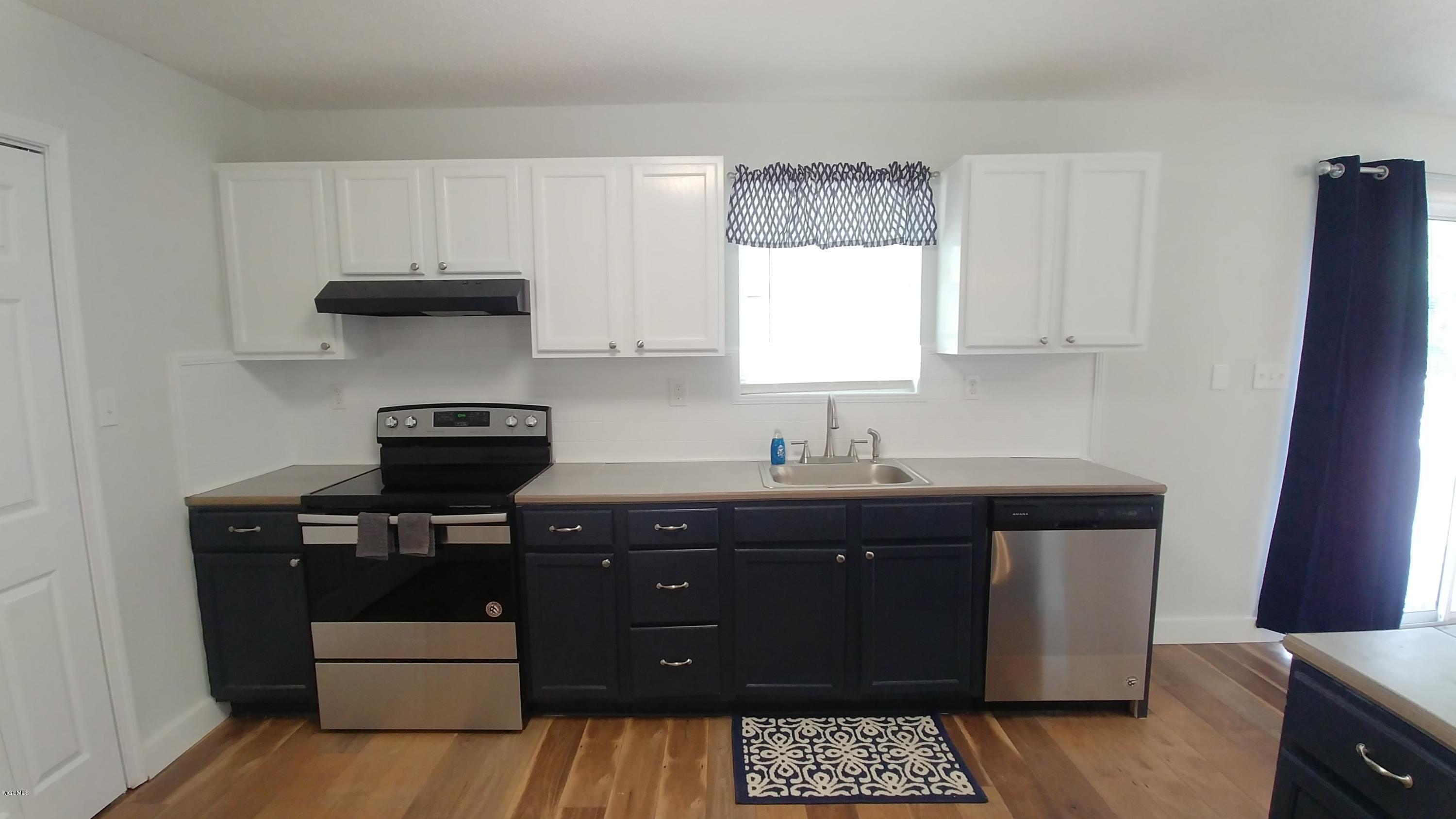 13125 Williams Road Gulfport, MS 39503 - Photo 6 of 30 Kitchen new appliances