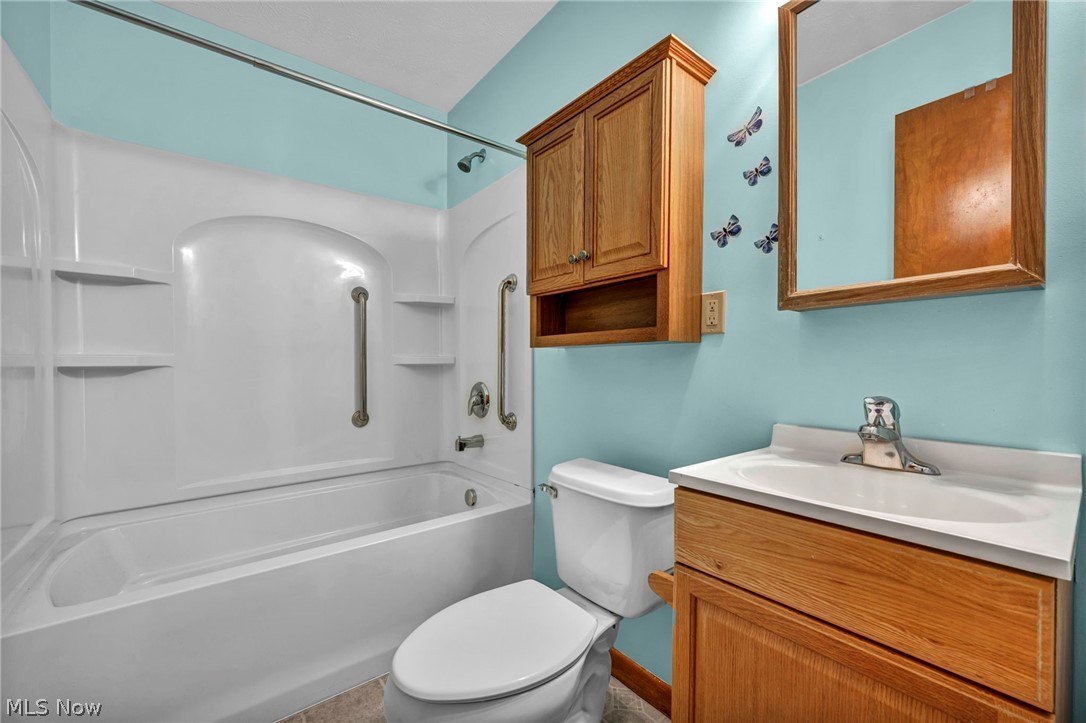 5818 Smith Road Brook Park, OH 44142 - Photo 17 of 38