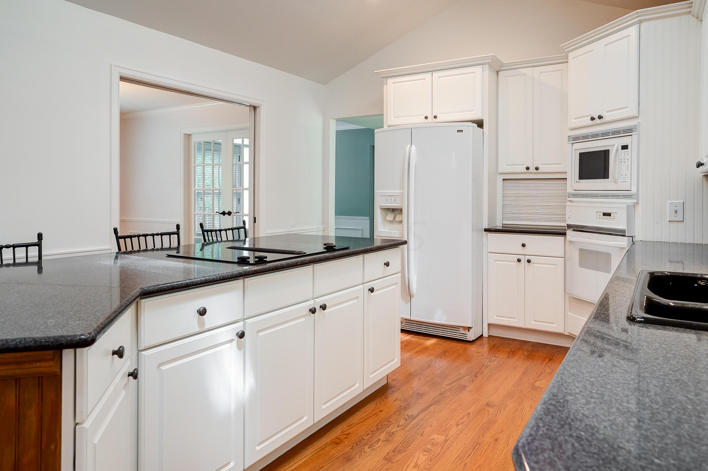 4368 Donington Road Upper Arlington, OH 43220 - Photo 11 of 30