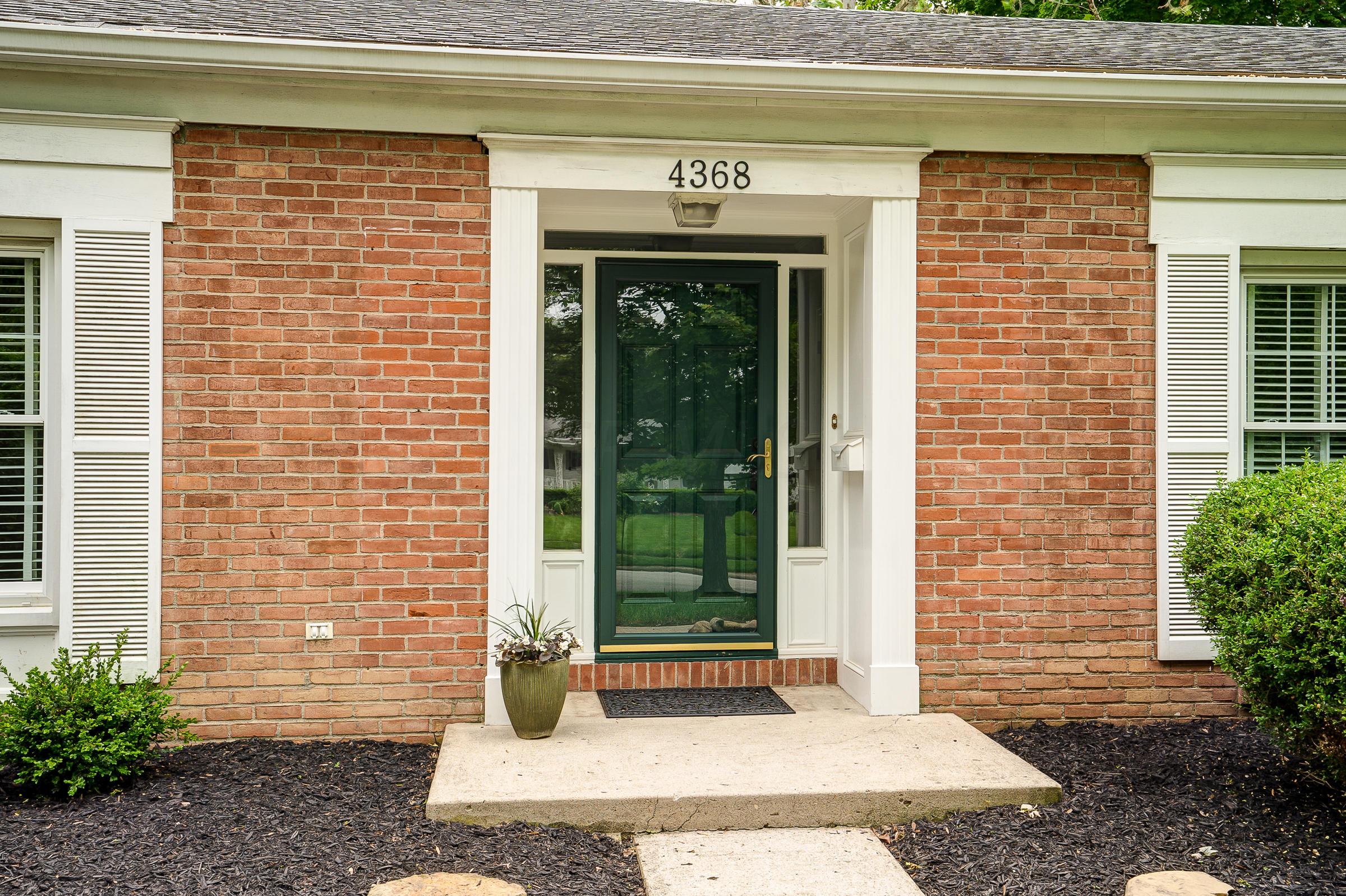 4368 Donington Road Upper Arlington, OH 43220 - Photo 4 of 30