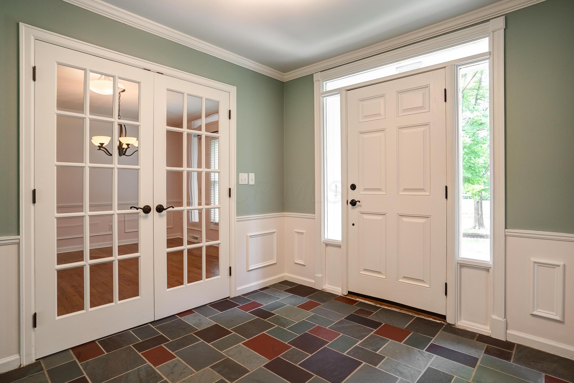4368 Donington Road Upper Arlington, OH 43220 - Photo 5 of 30
