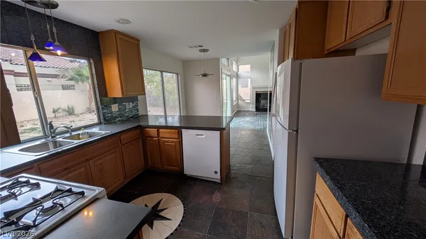 $2,300 | 2670 Ridgewater Circle, Henderson, NV 89074