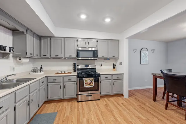 $264,900 | 16345 Brementowne Drive, Tinley Park, IL 60477