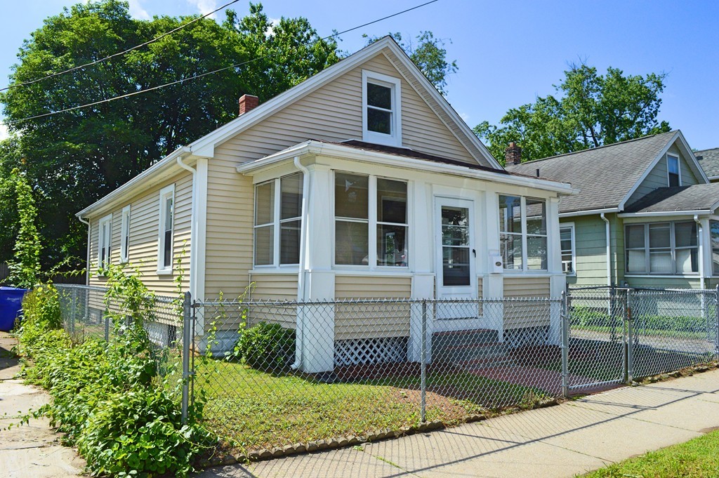 113 Littleton Street Springfield, MA 01104 - Photo 1 of 30 Gallery Image 1