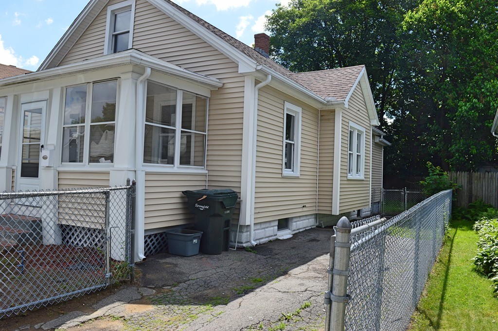 113 Littleton Street Springfield, MA 01104 - Photo 3 of 30 Gallery Image 3