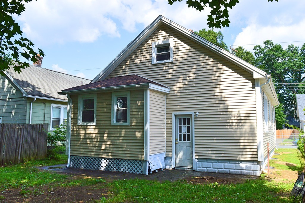 113 Littleton Street Springfield, MA 01104 - Photo 6 of 30 Gallery Image 6