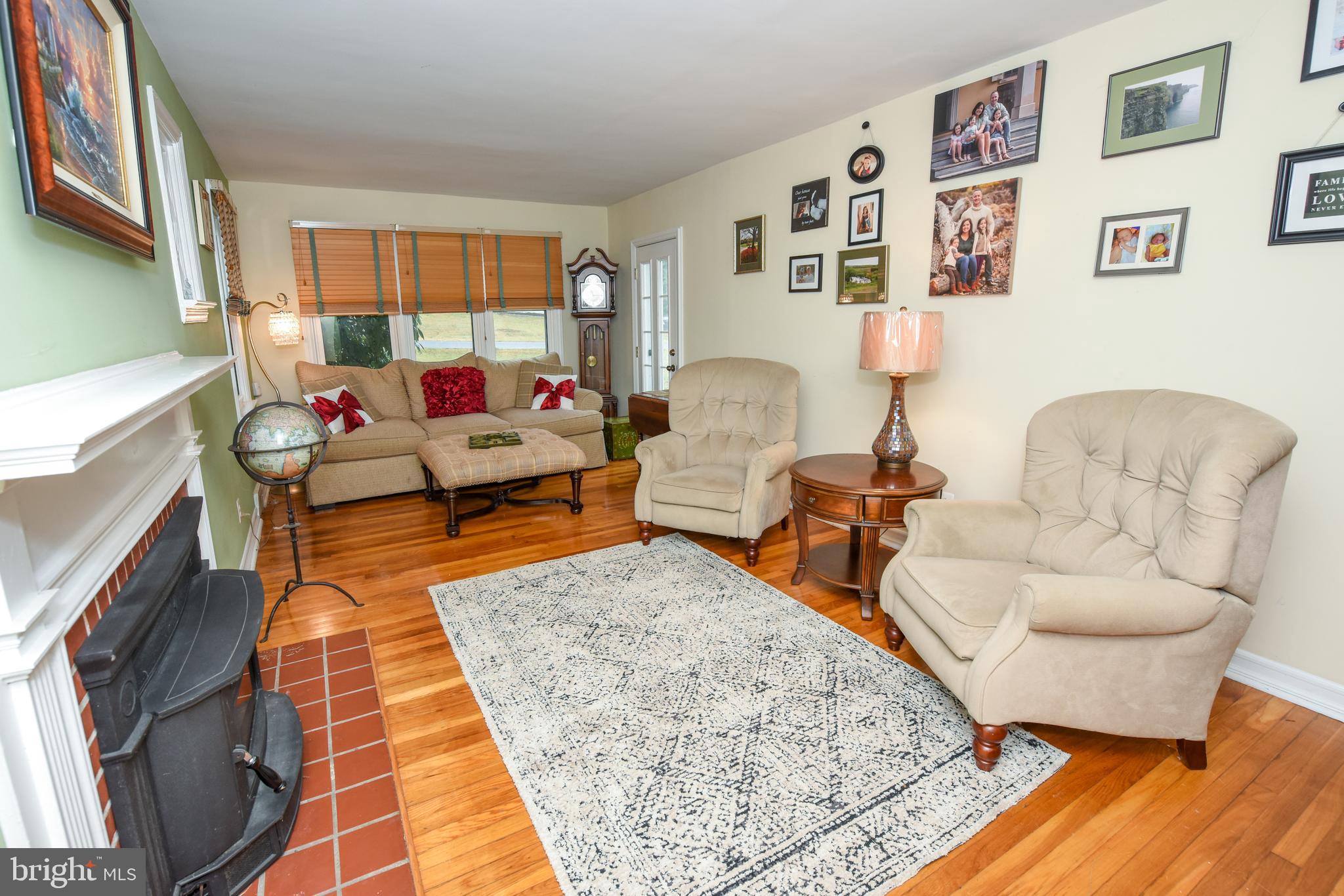3951 Buxmont Road Huntingdon Valley, PA 19006 - Photo 8 of 37 Living Room