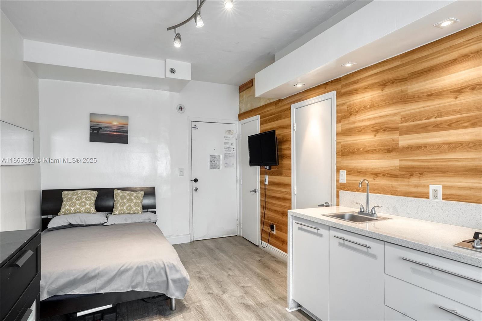 335 Ocean Drive, Unit 111 Miami Beach, FL 33139 - Photo 4 of 23 a bedroom with a bed and a flat screen tv