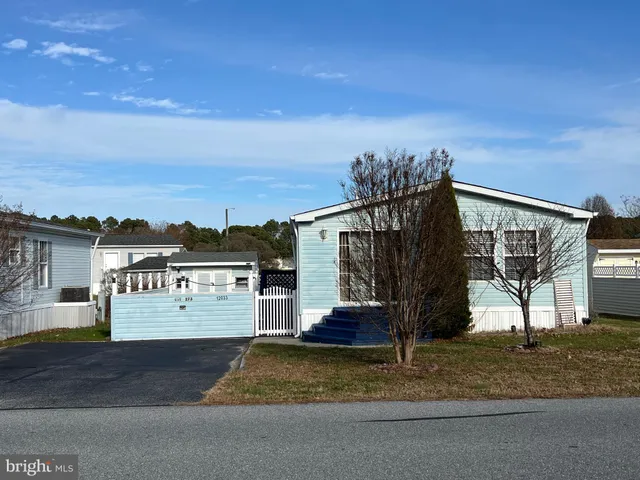 a view of residential houses with outdoor space