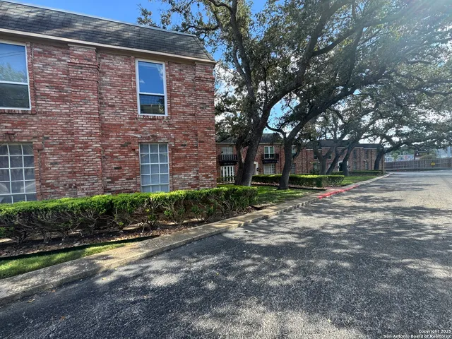 $1,750 | 7500 Callaghan, Unit 254, San Antonio, TX 78229