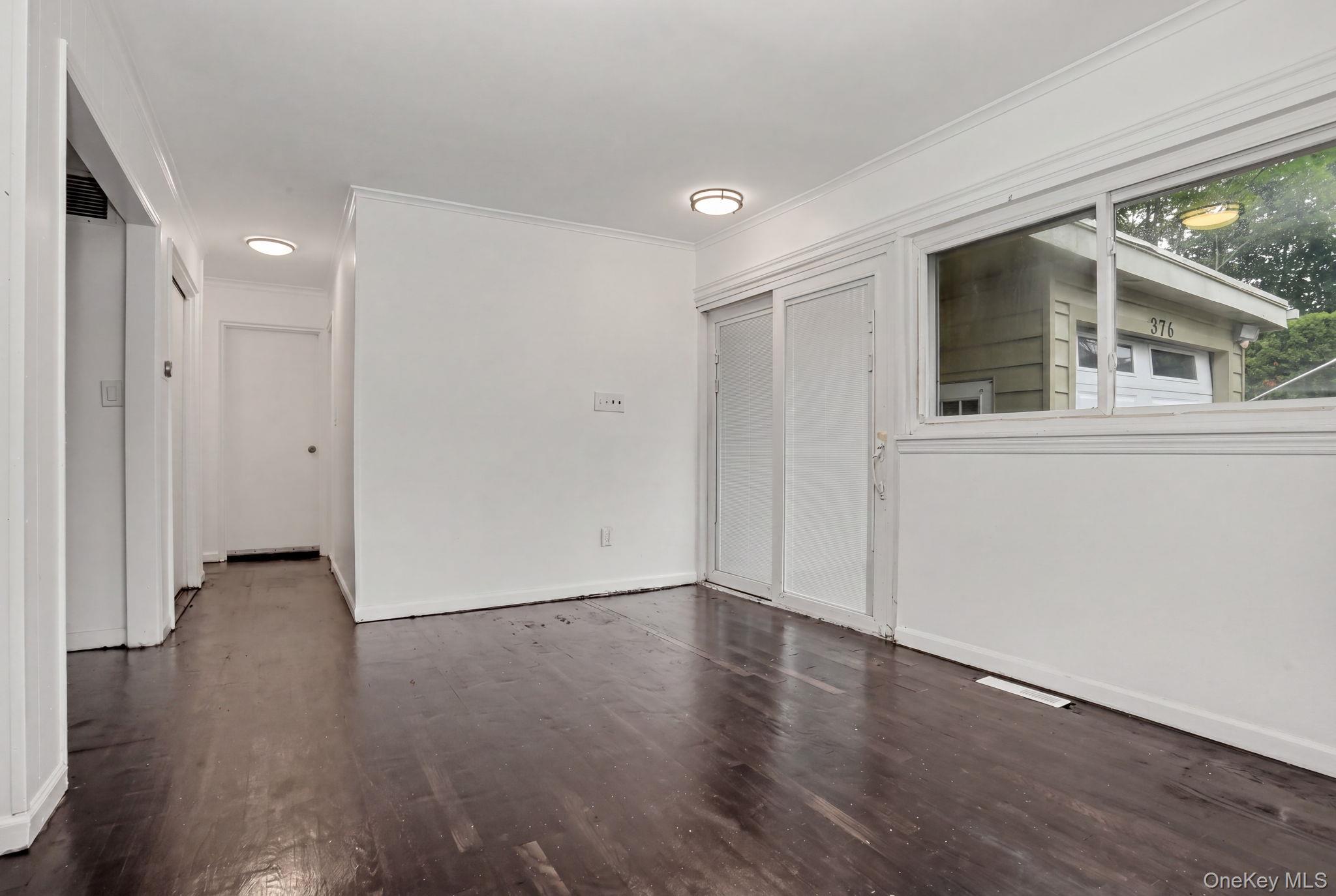 376 County Center Road White Plains, NY 10603 - Photo 9 of 40
