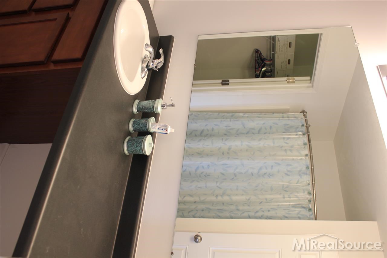 47915 Gloede Road Macomb, MI 48044 - Photo 20 of 29 Master Bath