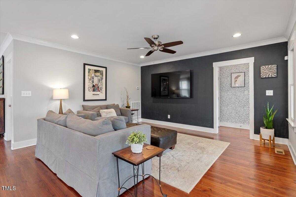 711 South East Street Raleigh, NC 27601 - Photo 16 of 37 Living Room