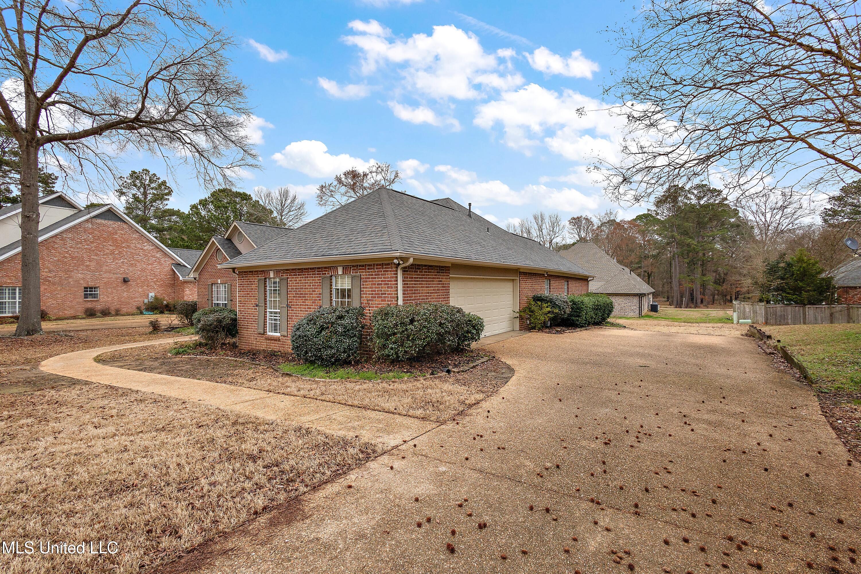 310 Fox Hollow Canton, MS 39046 - Photo 2 of 27 02-HTP_1114-1