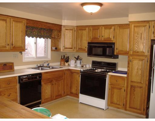 13830 Ridge Road North Huntingdon, PA 15642 - Photo 3 of 12 Kitchen.