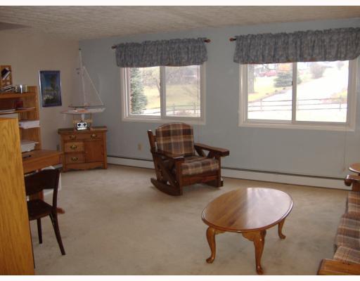 13830 Ridge Road North Huntingdon, PA 15642 - Photo 5 of 12 Living Room.