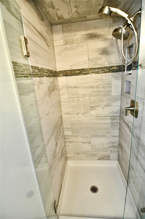 2626 Longthong Road, Unit 204 Steamboat Springs, CO 80487 - Photo 32 of 48 Bathroom with tiled shower