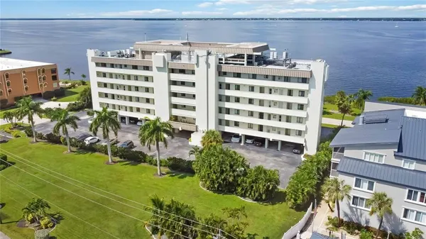$1,950 | 1500 Park Beach Circle, Unit 2F, Punta Gorda, FL 33950