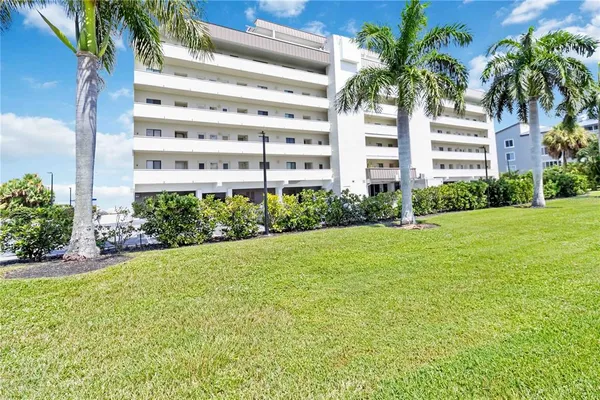 $1,950 | 1500 Park Beach Circle, Unit 2F, Punta Gorda, FL 33950