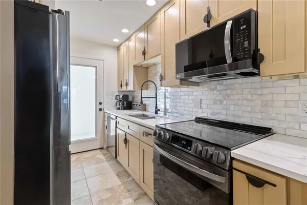 $1,950 | 1500 Park Beach Circle, Unit 2F, Punta Gorda, FL 33950