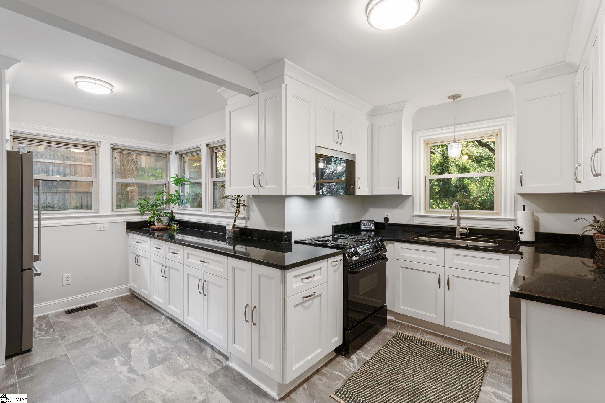 308 Chick Springs Road Greenville, SC 29609 - Photo 12 of 37 Gallery Image 12