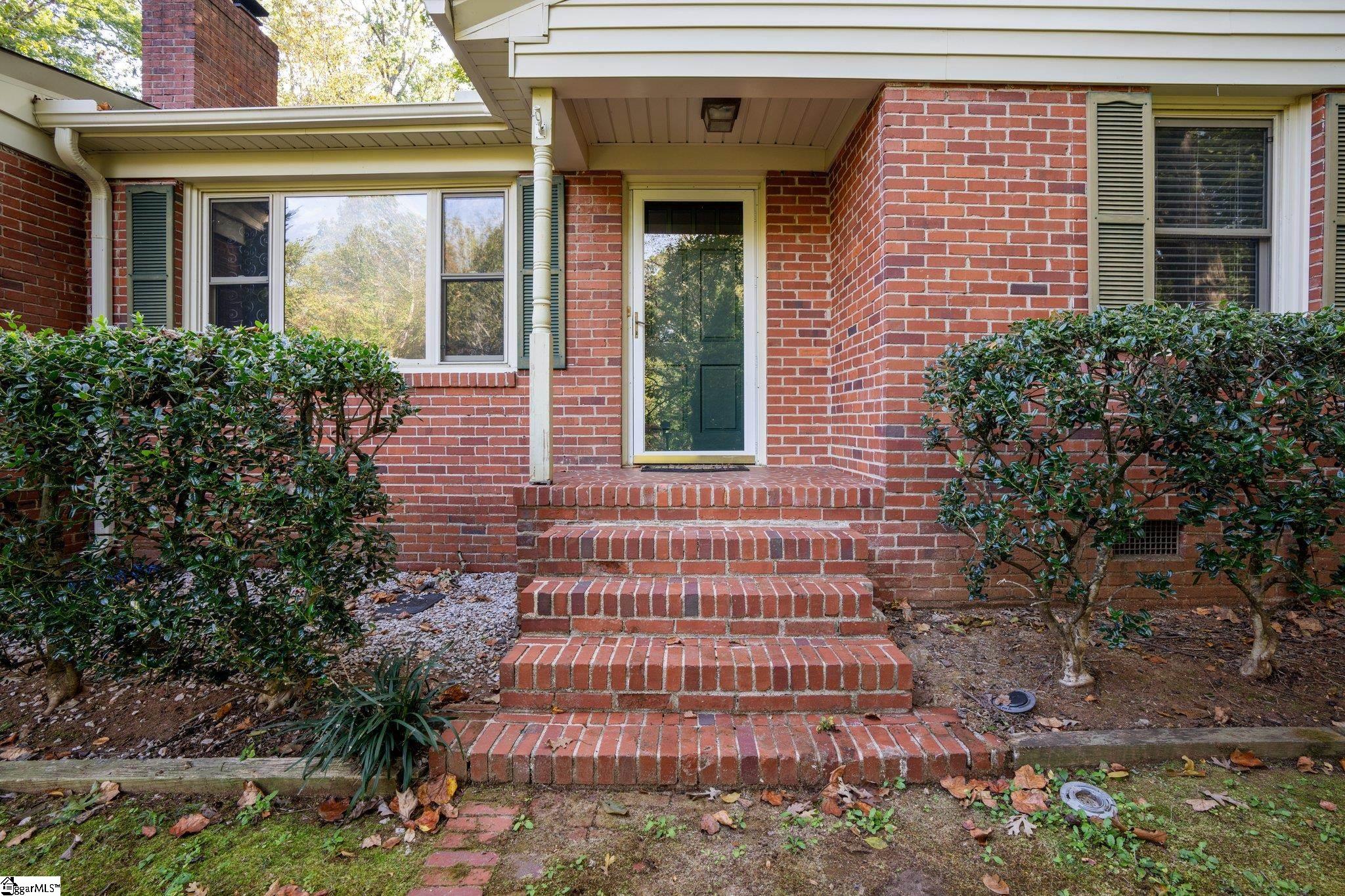 308 Chick Springs Road Greenville, SC 29609 - Photo 5 of 37 Gallery Image 5