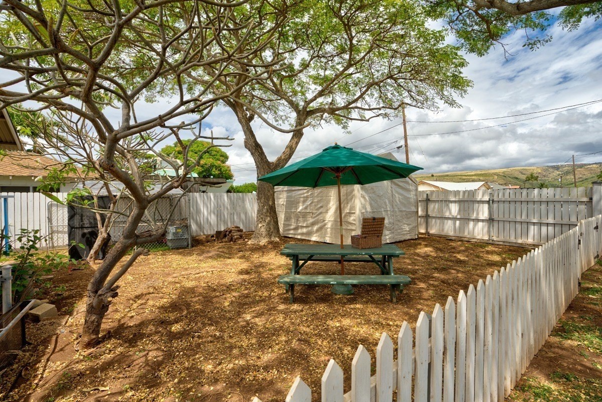 8706 Kiowea Road Kekaha, HI 96752 - Photo 27 of 30 a view of a park with iron fence