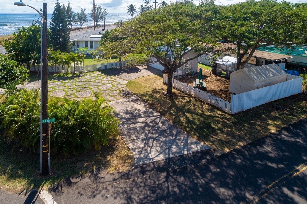 8706 Kiowea Road Kekaha, HI 96752 - Photo 30 of 30 a view of a garden with plants