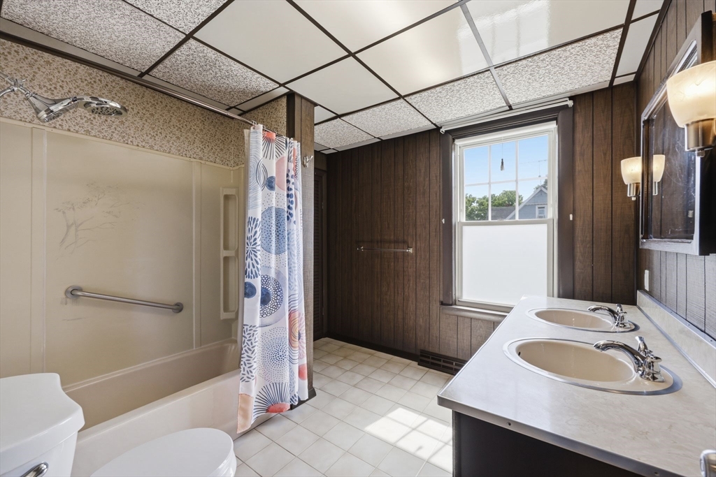585 Armory Street Springfield, MA 01104 - Photo 26 of 40