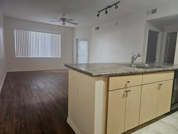 $1,400 | 18416 North Cave Creek Road, Unit 1041, Phoenix, AZ 85032