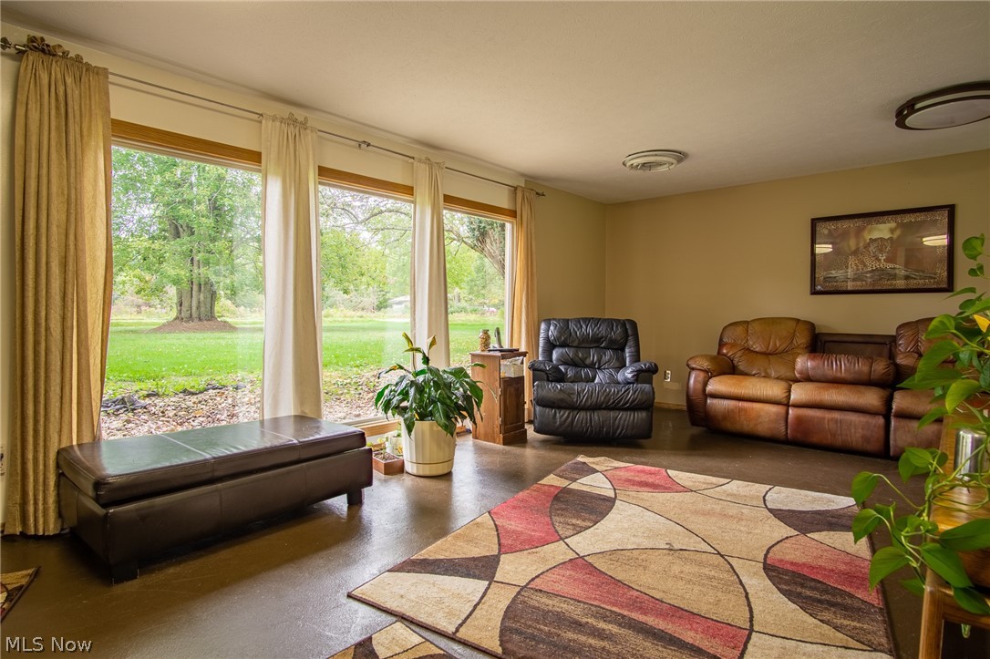 4000 Templeton Road Northwest Warren, OH 44481 - Photo 3 of 22 Gallery Image 3