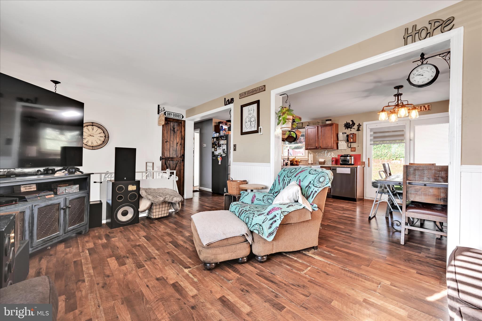 144 Rapho Street Manheim, PA 17545 - Photo 7 of 33 Living Area