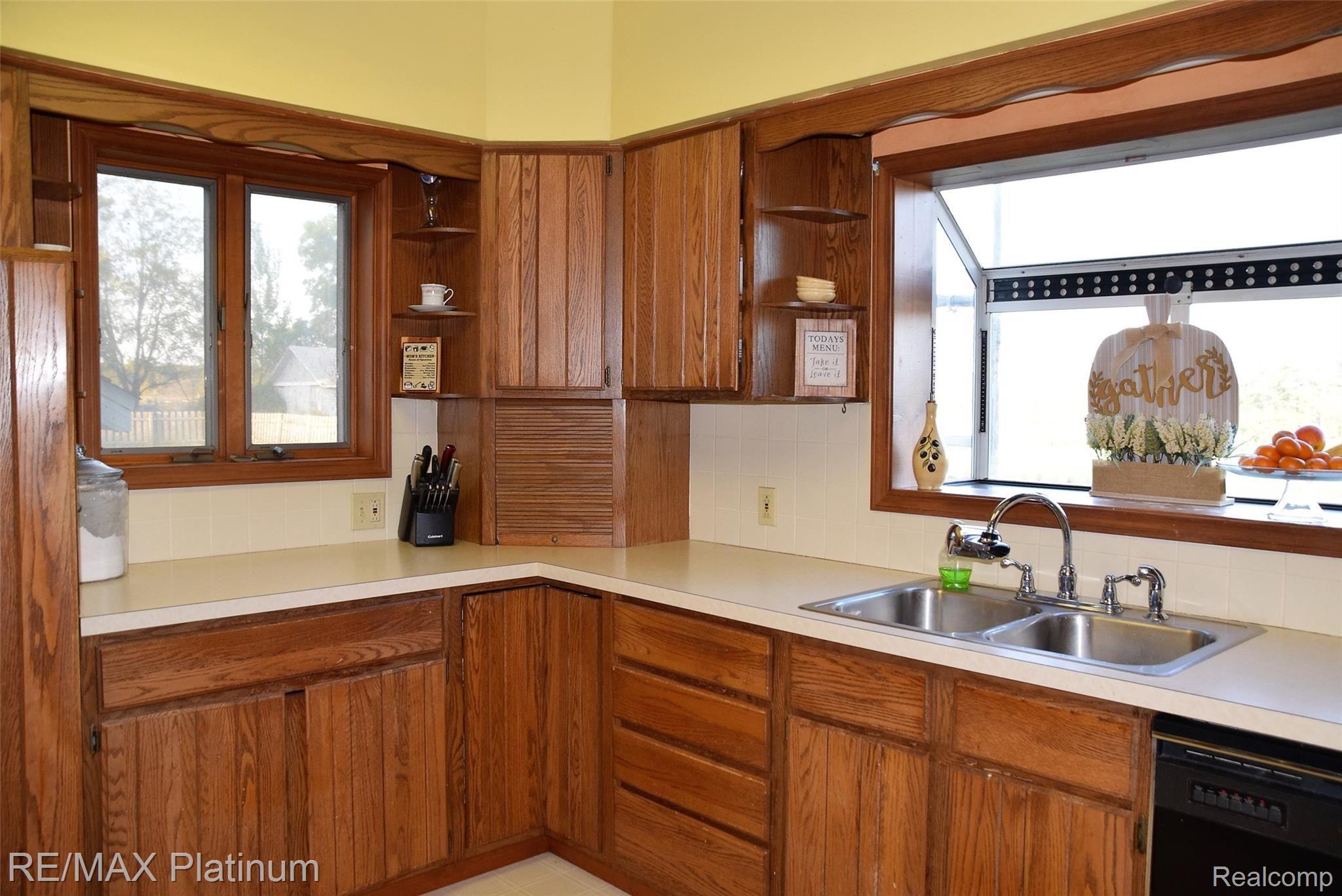 11209 Pittsburg Road Durand, MI 48429 - Photo 4 of 27 kitchen left.jpg
