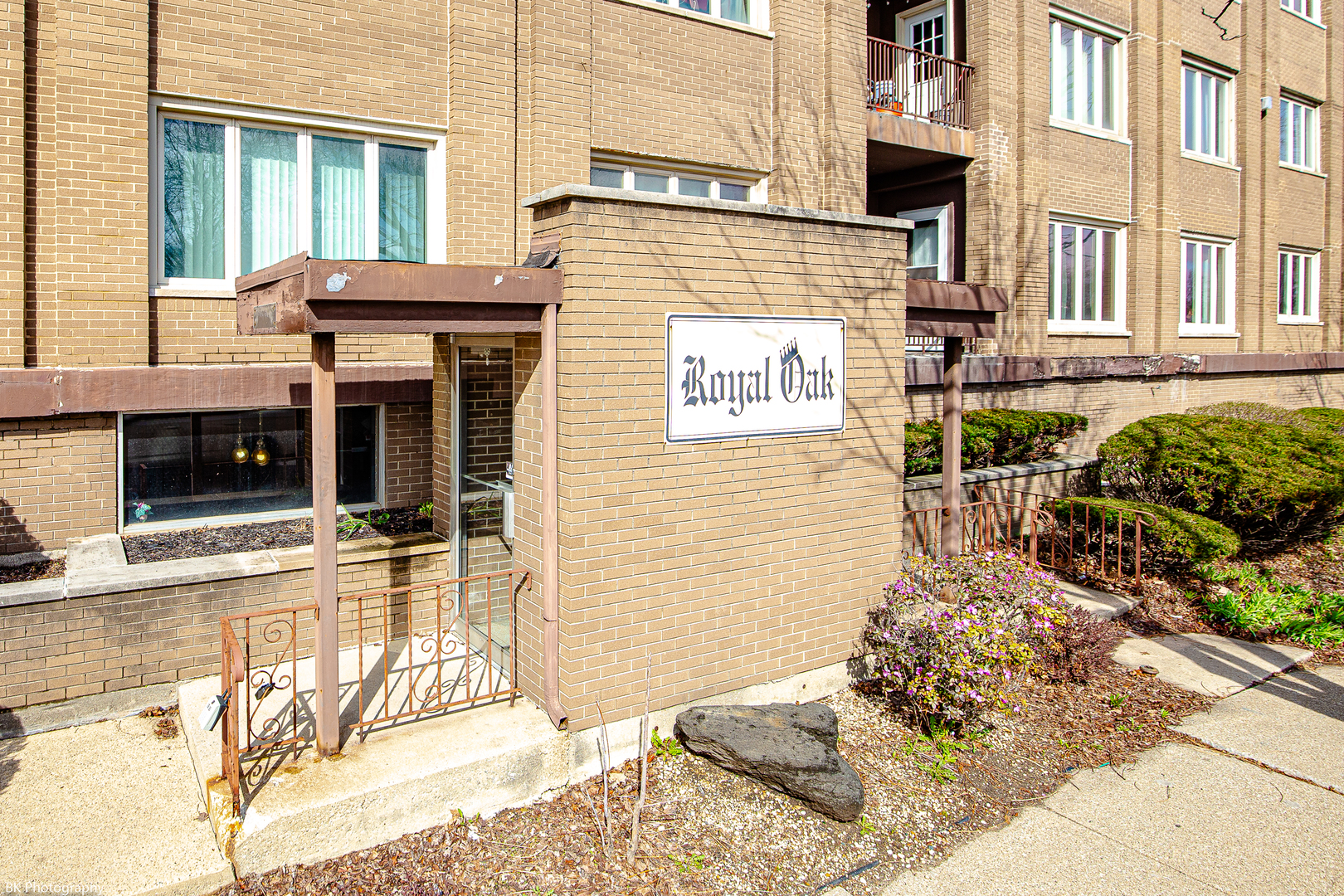 10048 South Pulaski Road, Unit 3J Oak Lawn, IL 60453 - Photo 3 of 14