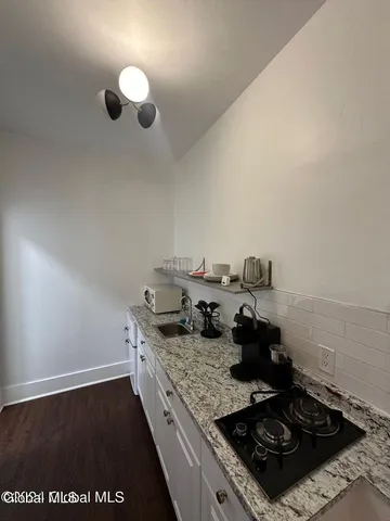 $1,200 | 51 Elm Street, Unit 2, Albany, NY 12202