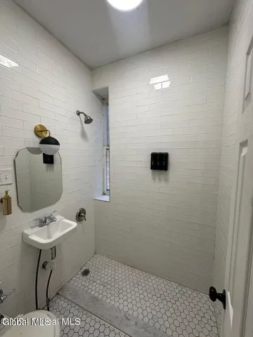 $1,200 | 51 Elm Street, Unit 2, Albany, NY 12202