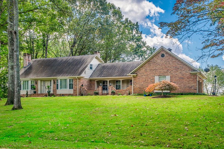 88 Lakeland Drive McMinnville, TN 37110 - Photo 3 of 41 a view of a house with a yard