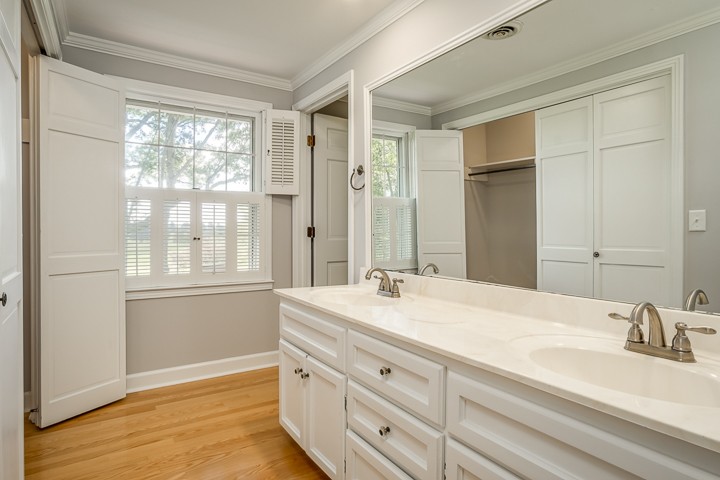 88 Lakeland Drive McMinnville, TN 37110 - Photo 35 of 41 a bathroom with a sink and a bathtub